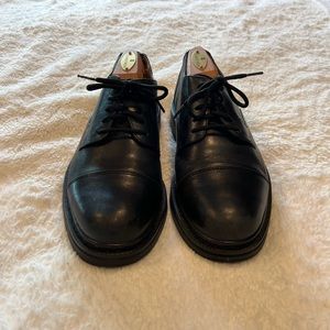 Tommy Hilfiger black leather dress shoe
